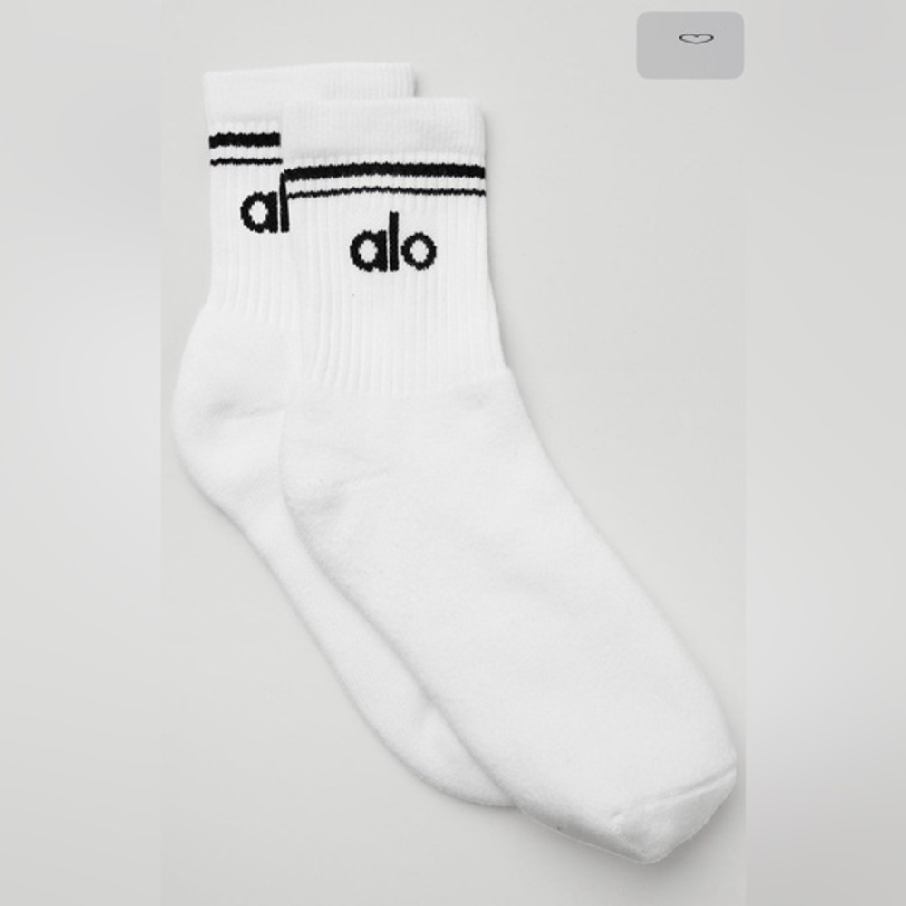 ALO Yoga Unisex Half-Crew Throwback White Athletic Socks